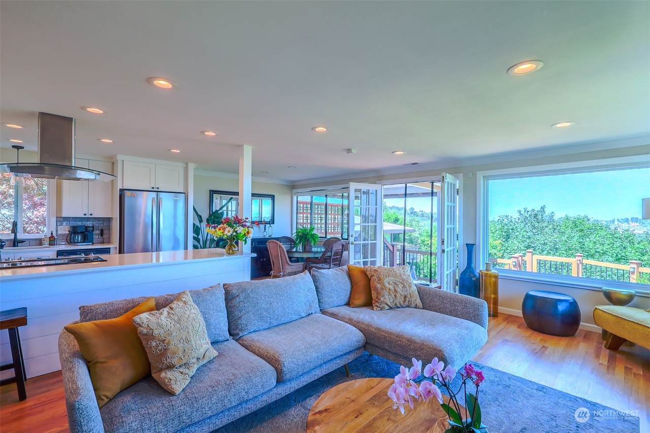 612 Othello Street - Photo 1