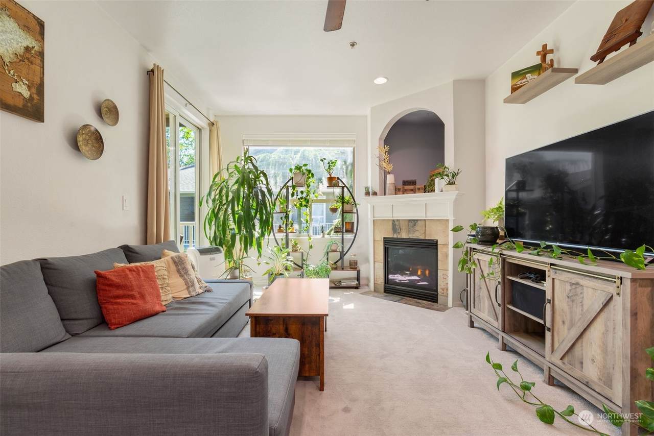 12530 Admiralty Way - Photo 1