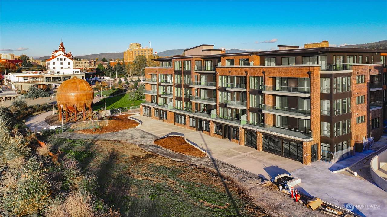 1025 Granary Avenue - Photo 1