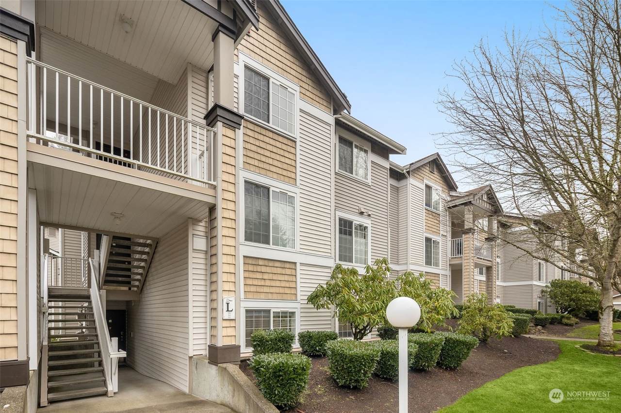 25235 Klahanie Boulevard - Photo 1