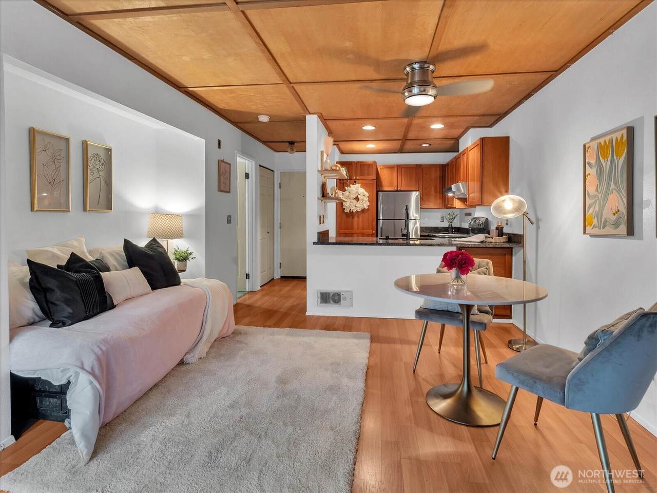 211 Summit Avenue - Photo 1