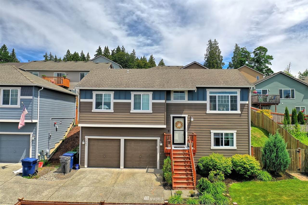 1809 72nd Avenue - Photo 1