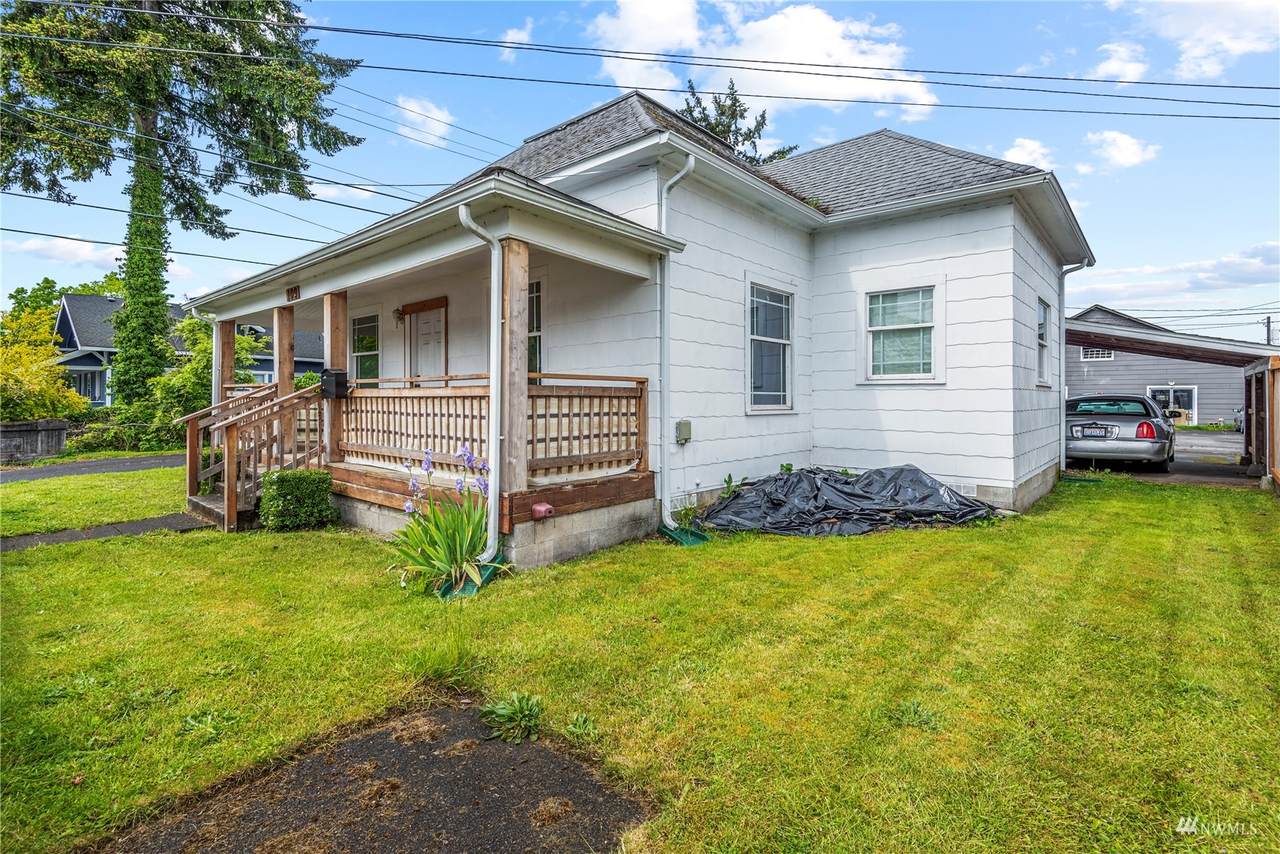 109 Oak Street - Photo 1