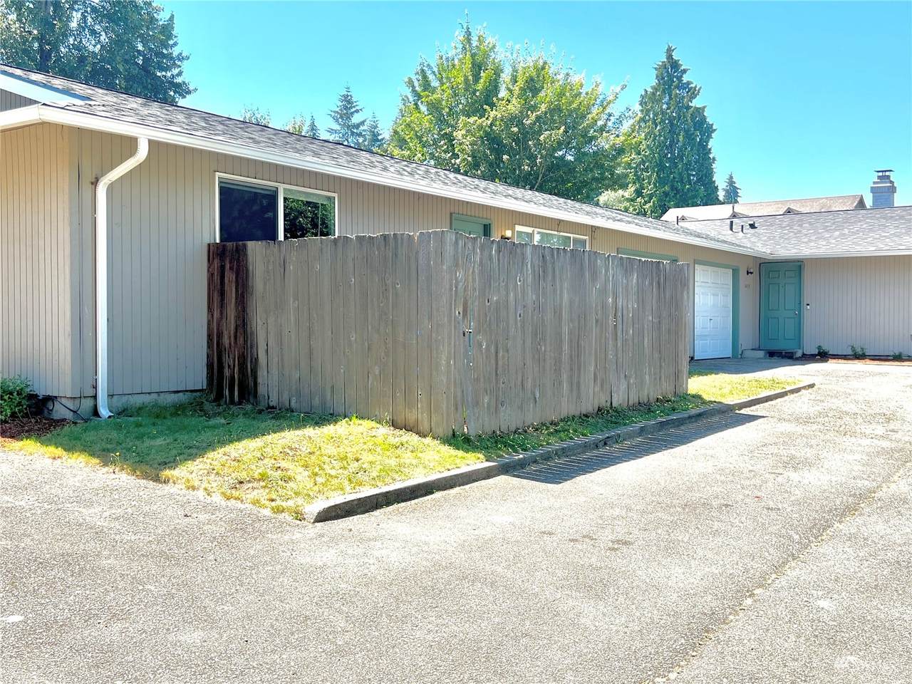 1433 Queen Avenue - Photo 1