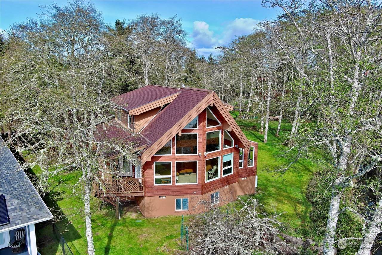 691 Lake Island Avenue - Photo 1