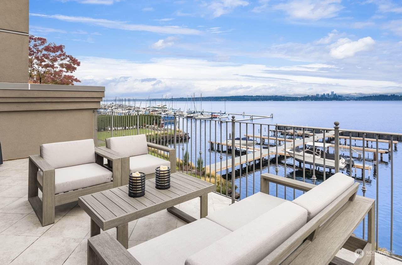 302 Lakeside Avenue - Photo 1