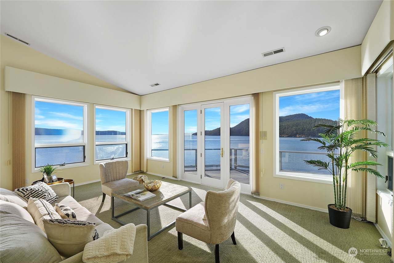 2401 Skyline Way - Photo 1