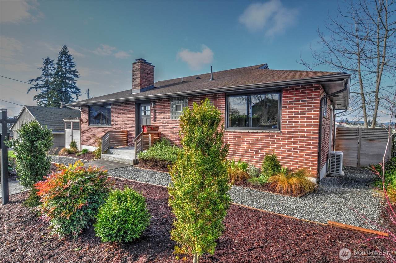 1007 Perry Ave - Photo 1
