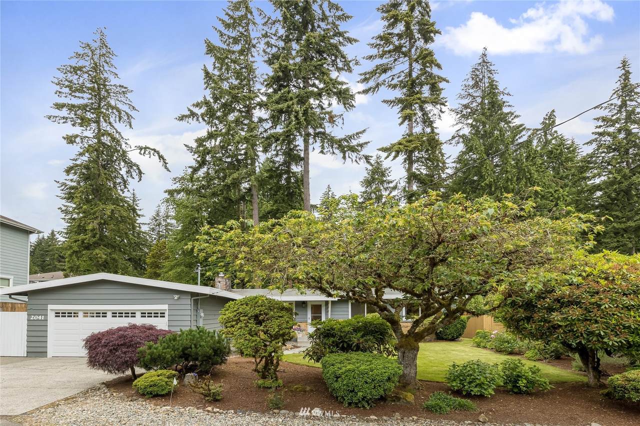2041 153rd Avenue - Photo 1