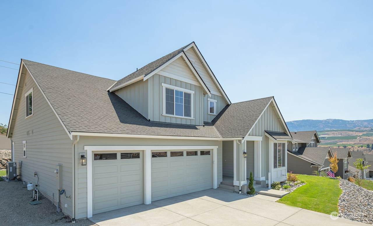625 Kent Avenue - Photo 1