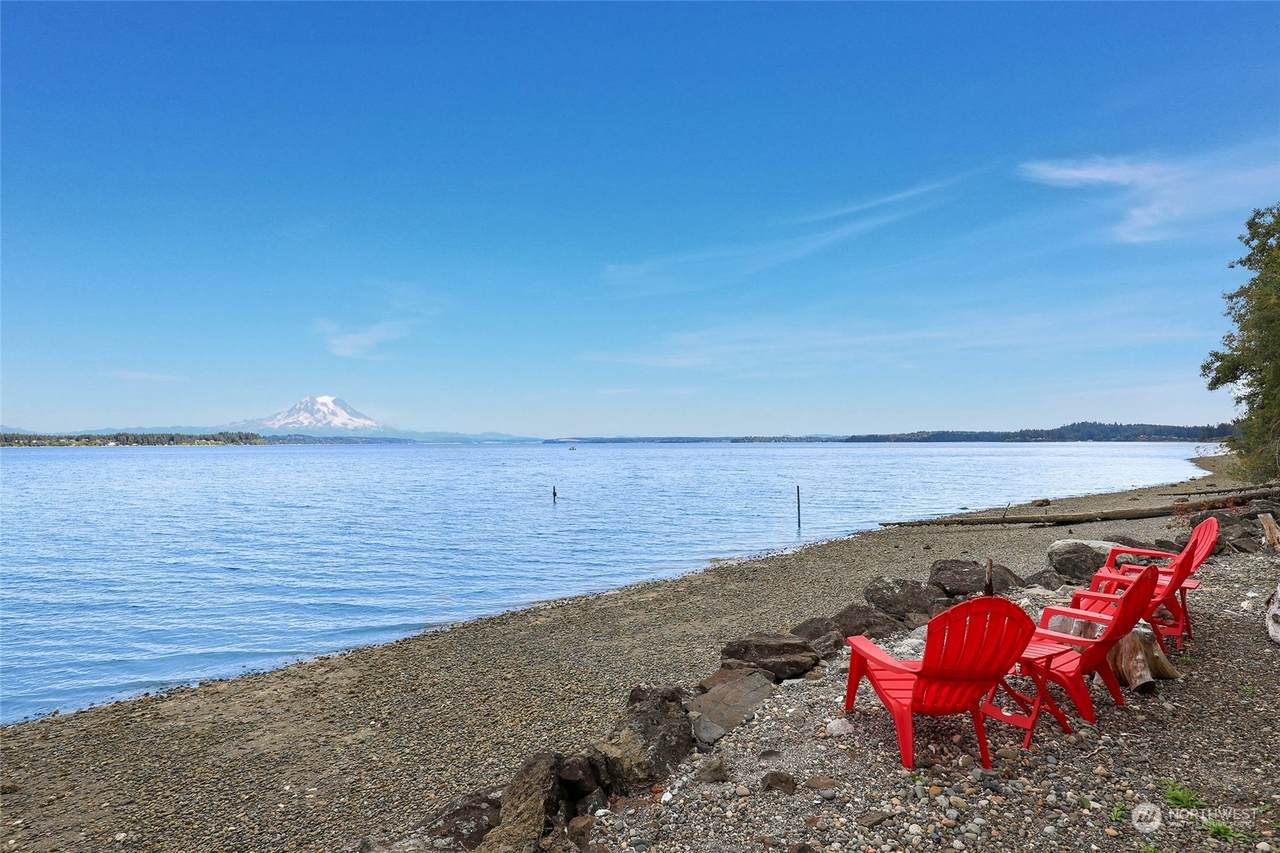 4805 157th Avenue - Photo 1
