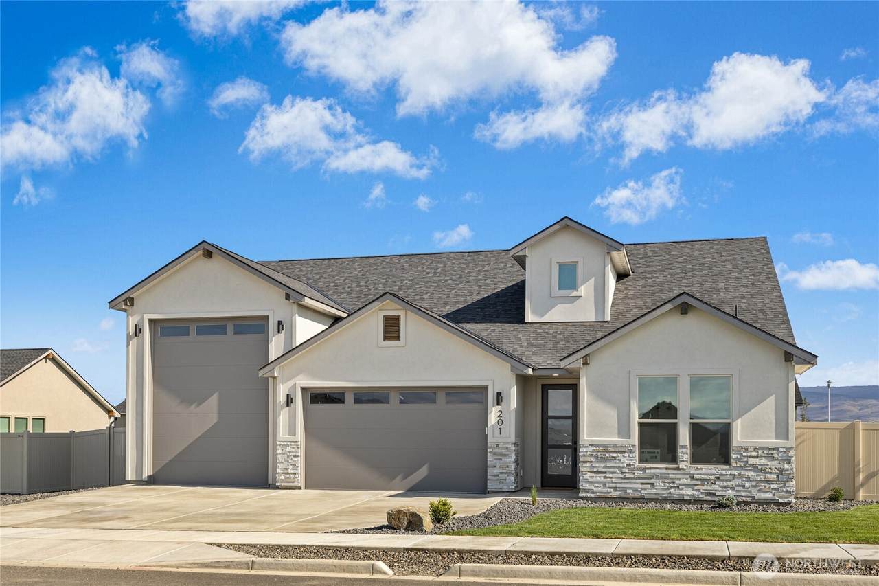 201 Chinook Road - Photo 1