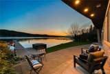 2076 Dellesta Drive - Photo 2