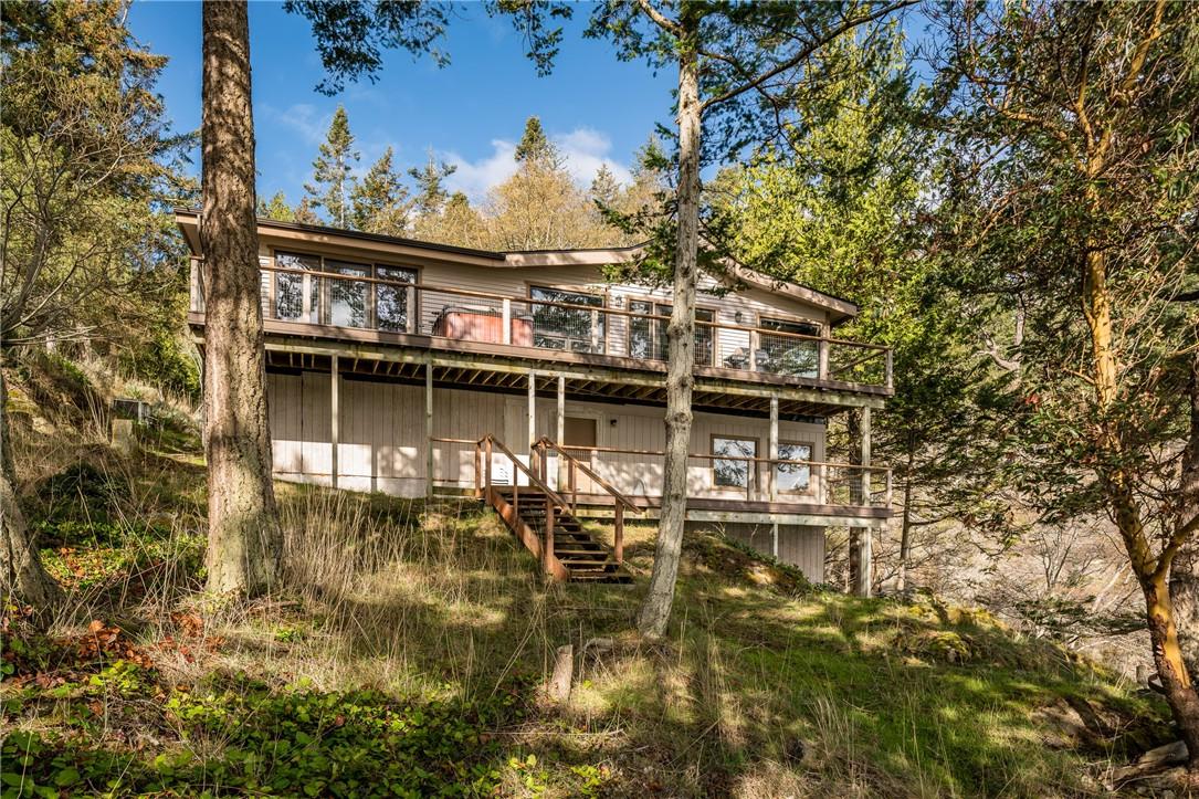 558 Shoreland Drive - Photo 1