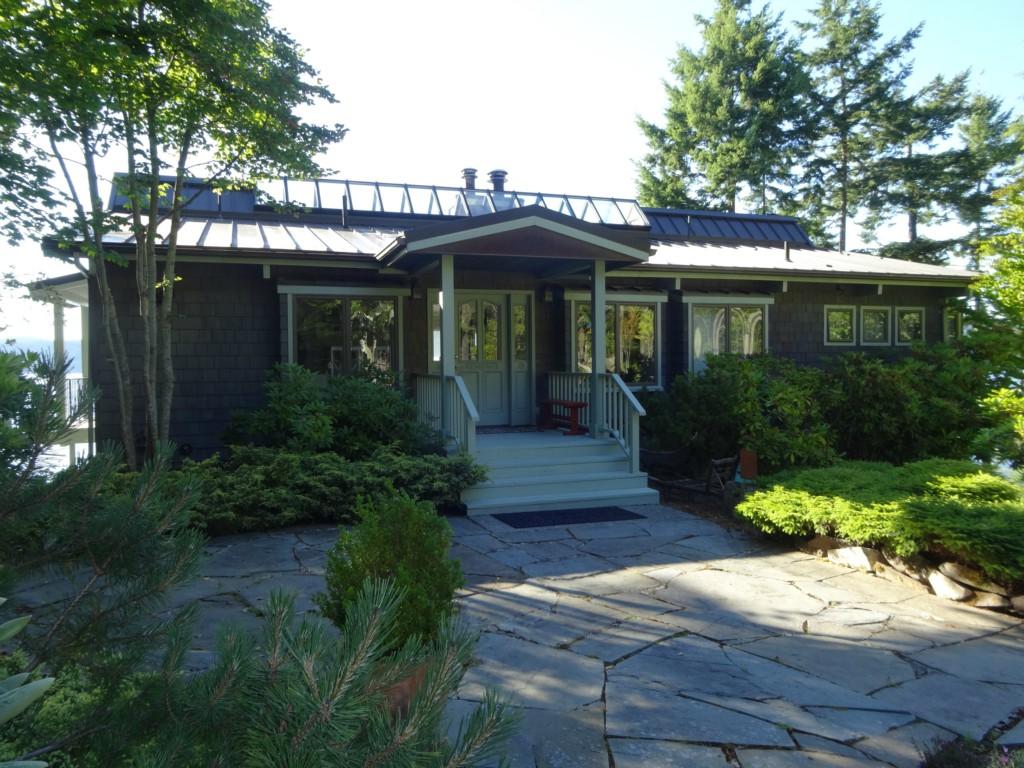 546 Marine Dr - Photo 1