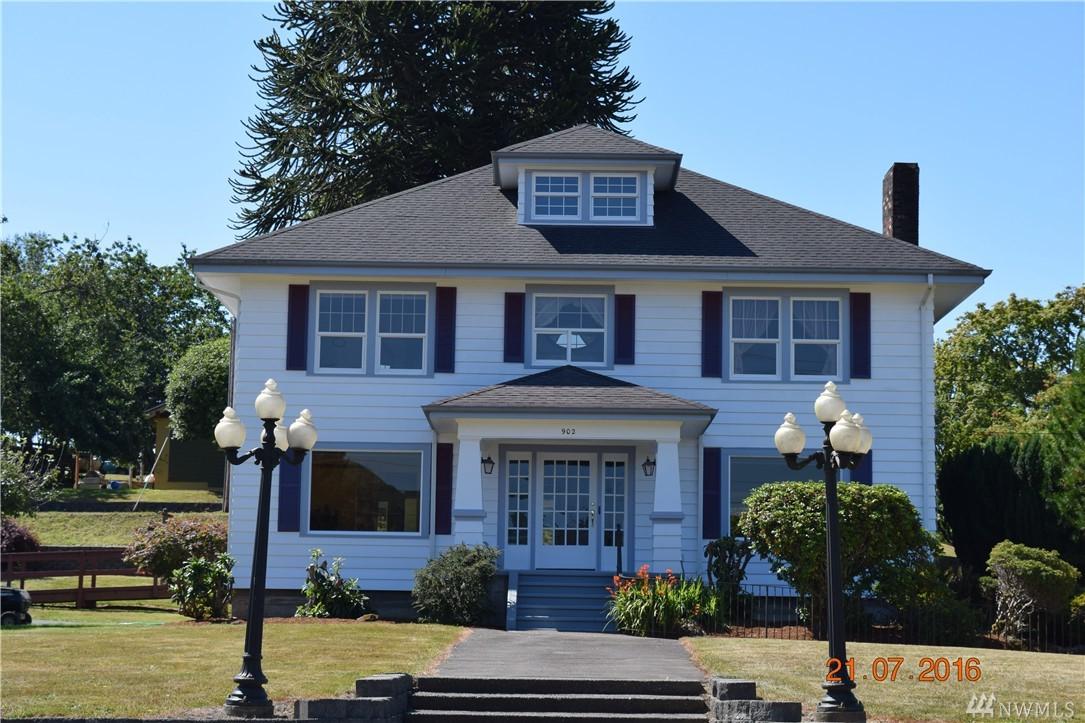 902 Broadway St - Photo 1