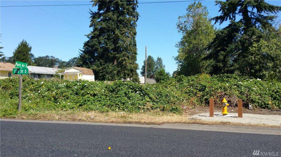 519 138th St - Photo 1