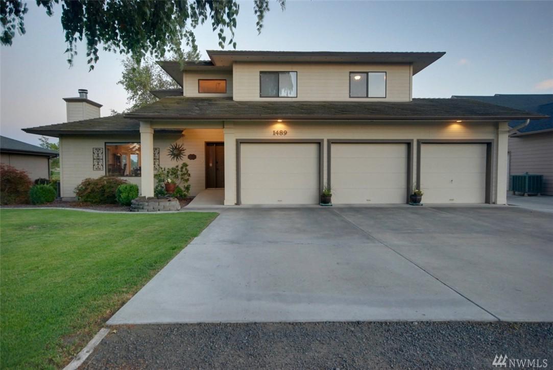 1489 Fairway Dr - Photo 1