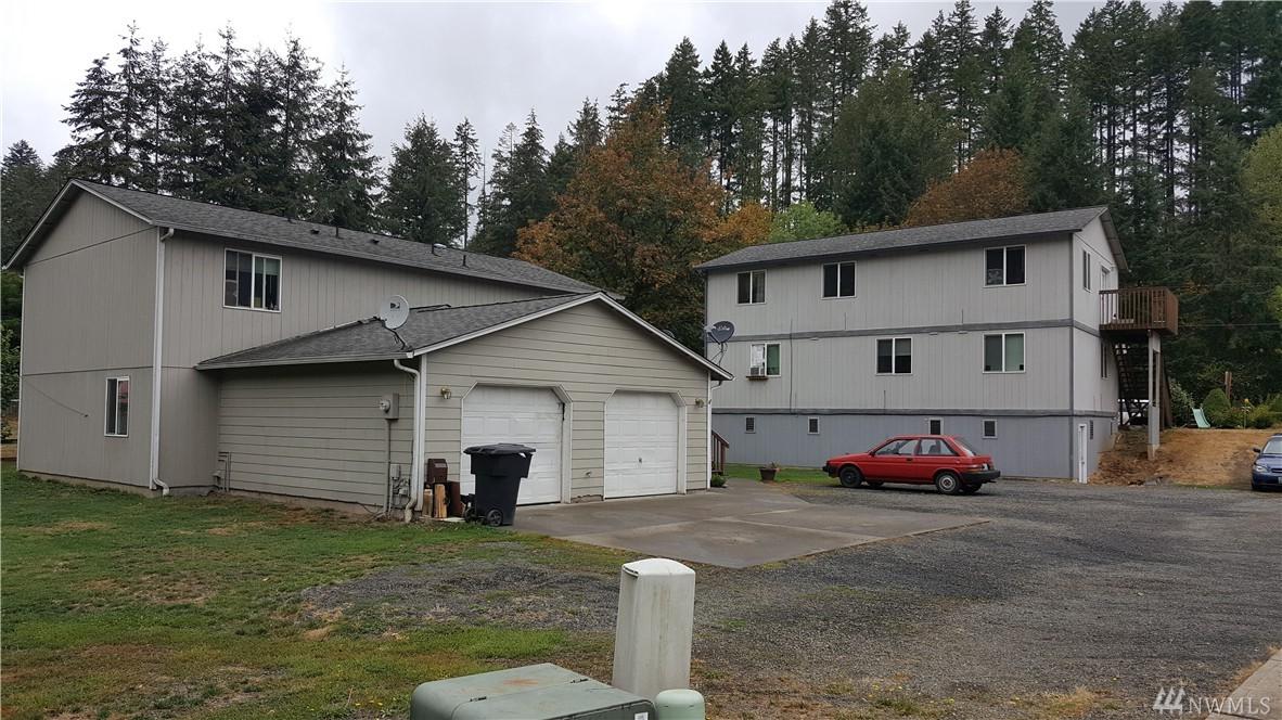 1555 Railroad Ave - Photo 1