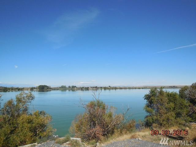 4754 Shorecrest Dr - Photo 1