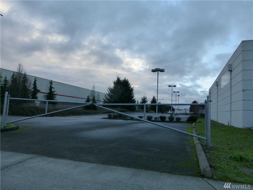 1625 Burlington Blvd - Photo 1