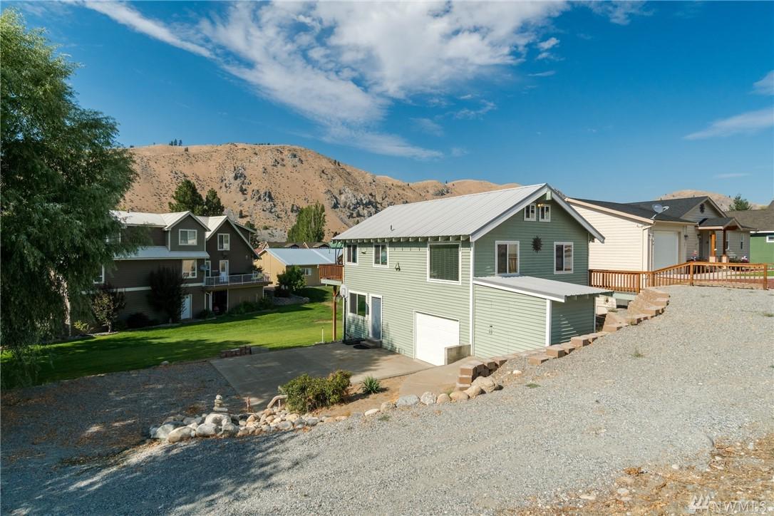 325 Beach Dr - Photo 1