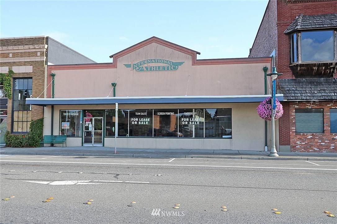 2044 Main Street - Photo 1