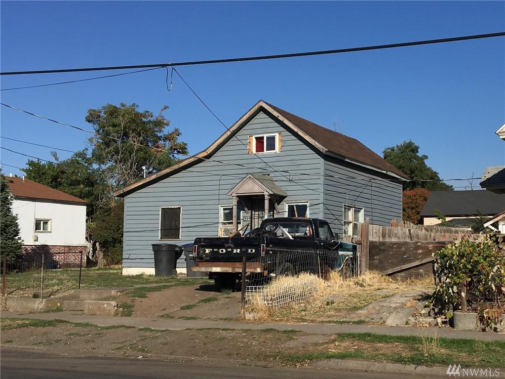 435 8th Ave - Photo 1