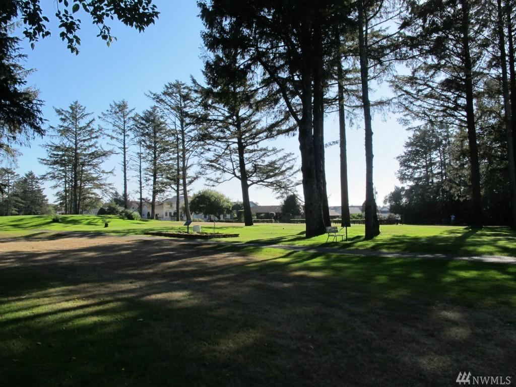399 Dolphin Ave - Photo 1