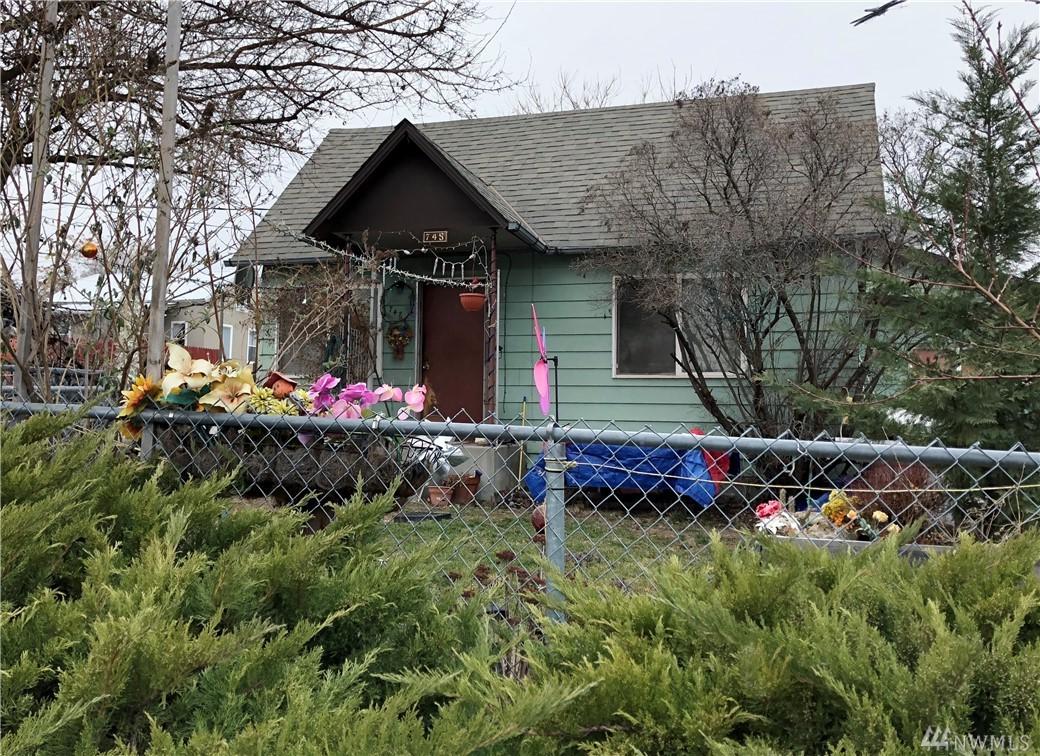 748 Walker Ave - Photo 1