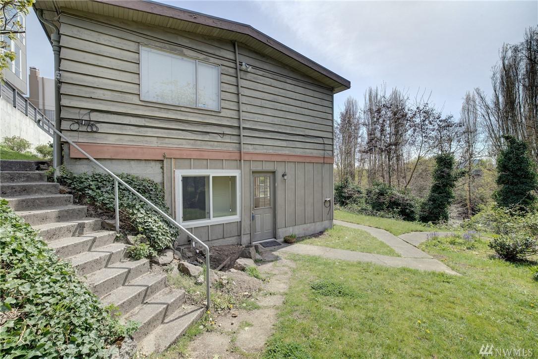 1813 Taylor Ave - Photo 1