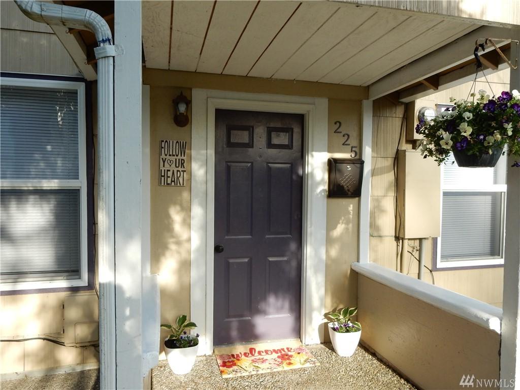 225 Milroy St - Photo 1