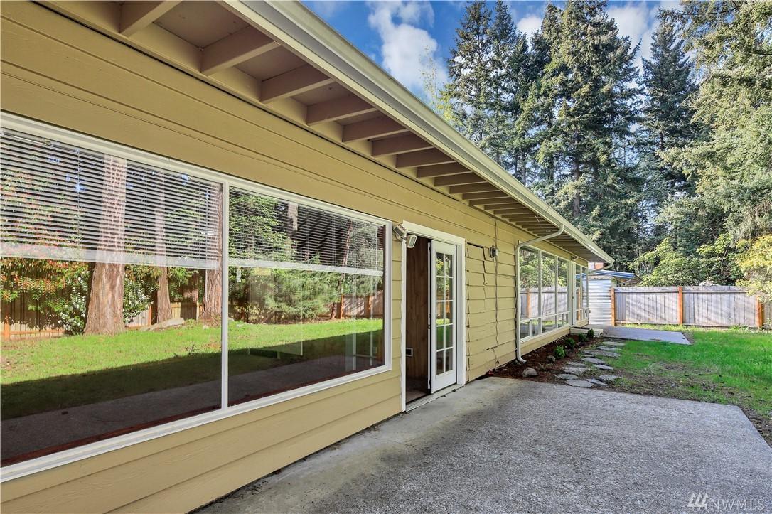 16232 30 St - Photo 1