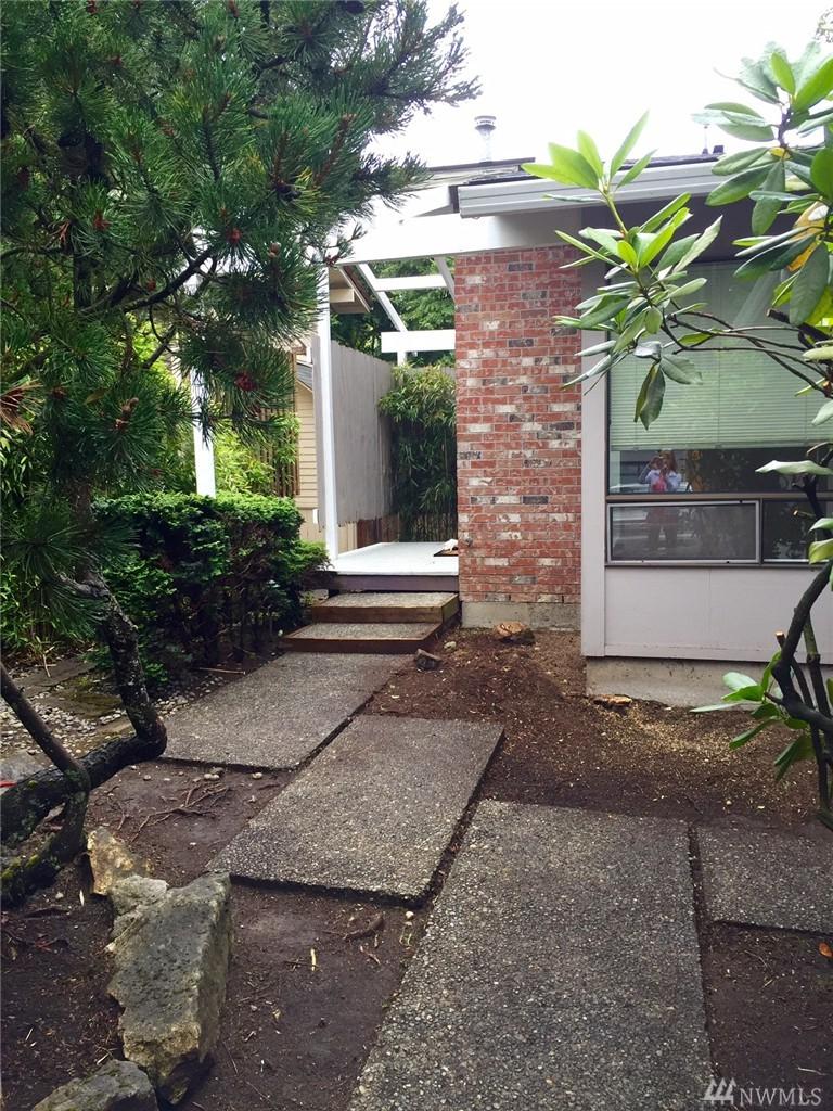 132 108th Ave - Photo 1
