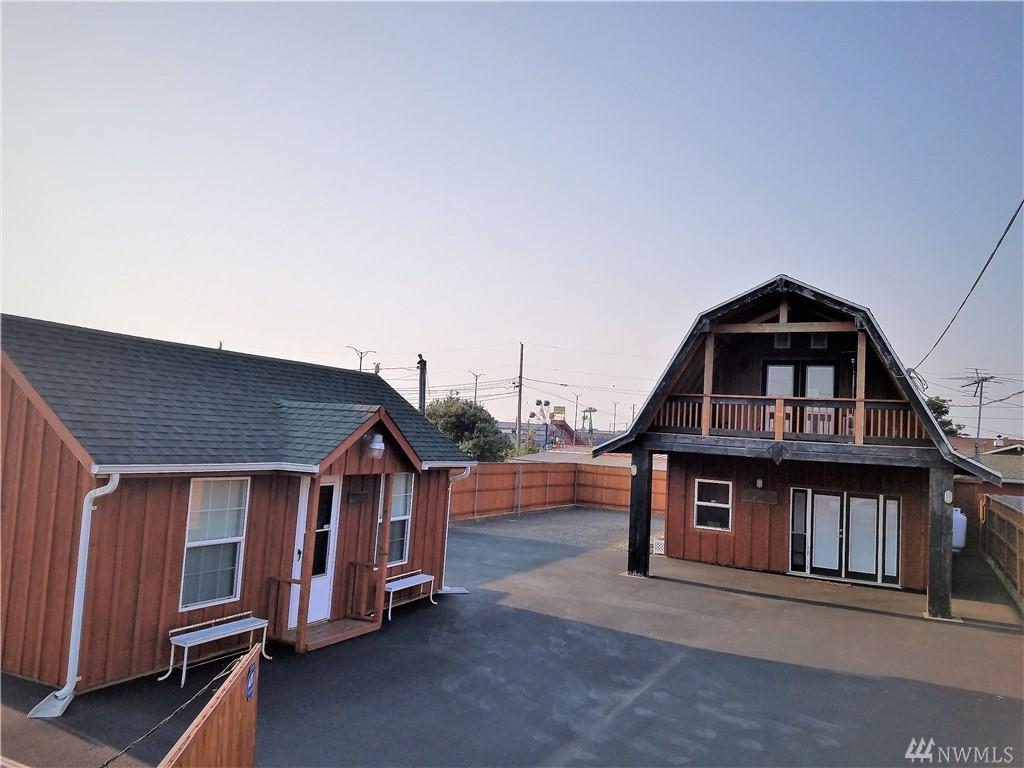 204 7th St - Photo 1