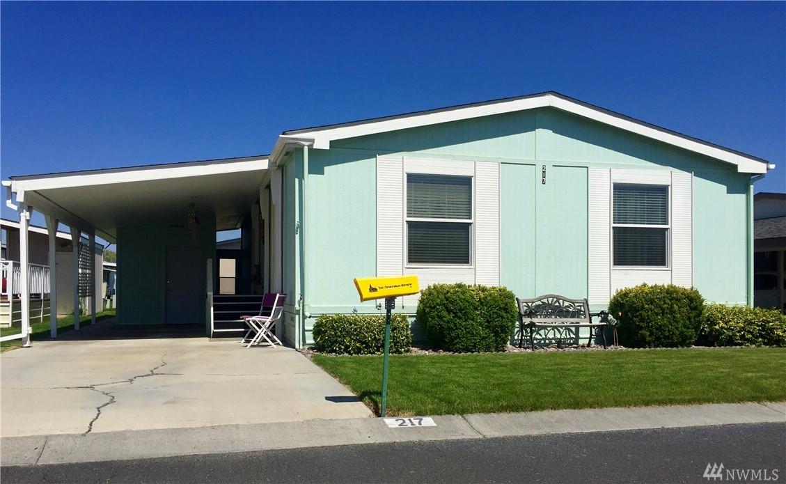 2240 Broadview Ave - Photo 1