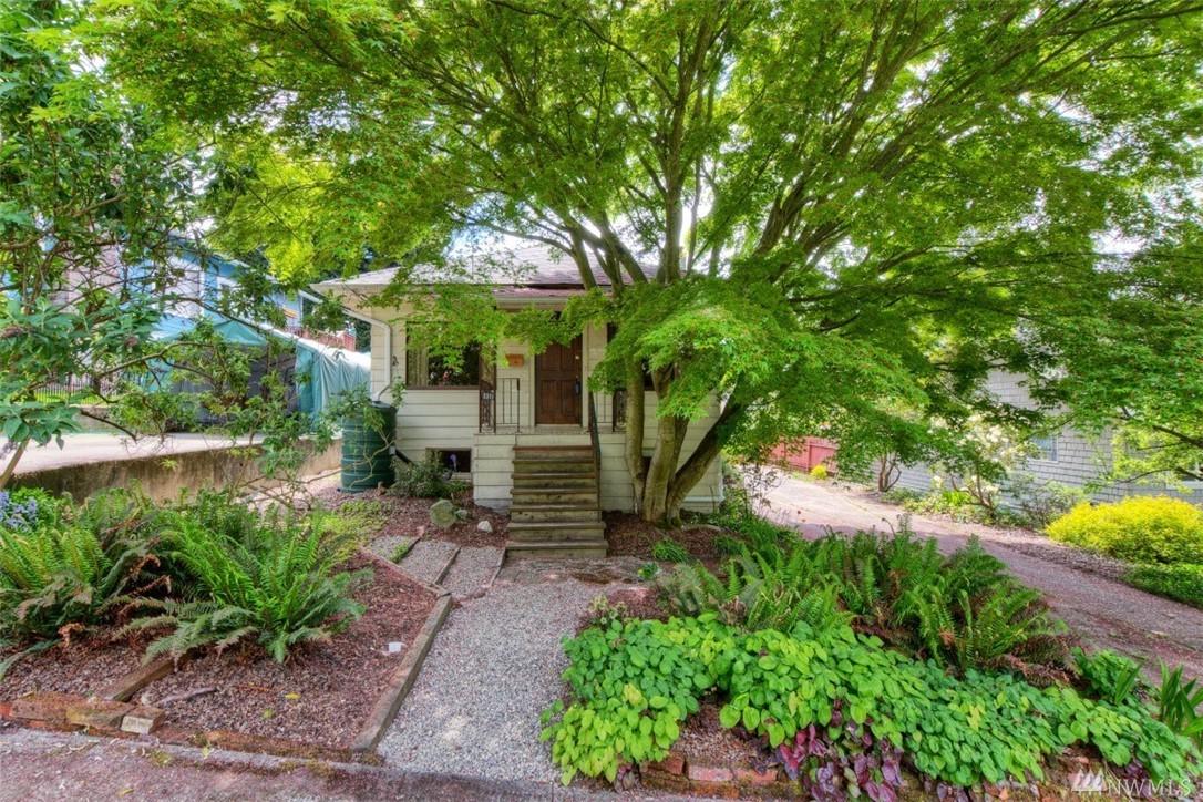 331 51st St - Photo 1