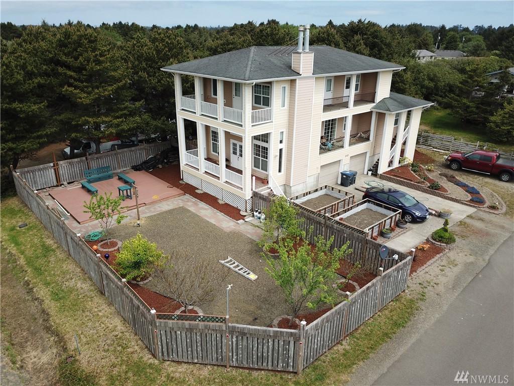 210 Clover St - Photo 1