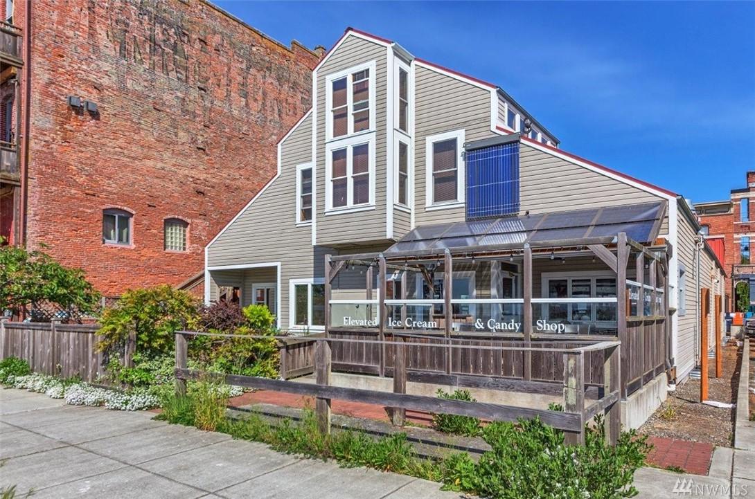 627 Water St - Photo 1