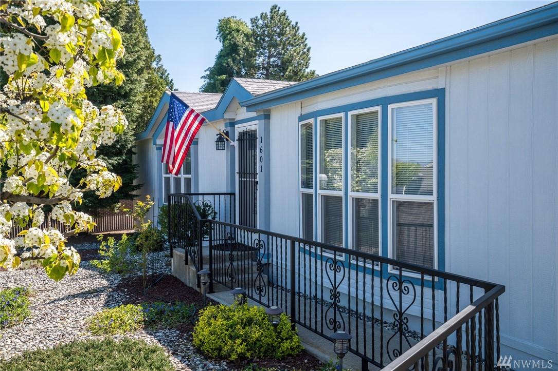 1601 Fairview Ave - Photo 1