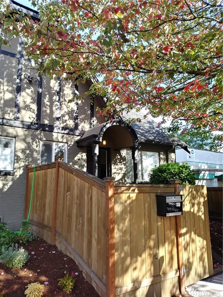 2608 Cherry St - Photo 1