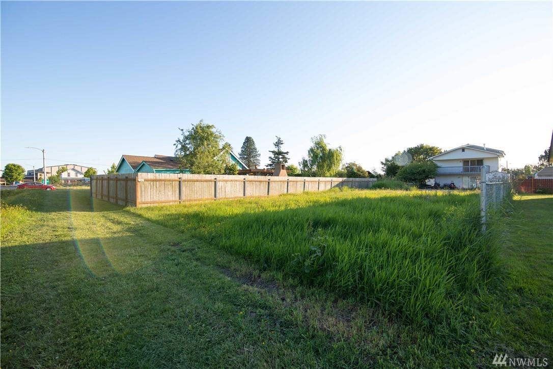 551 9th St - Photo 1