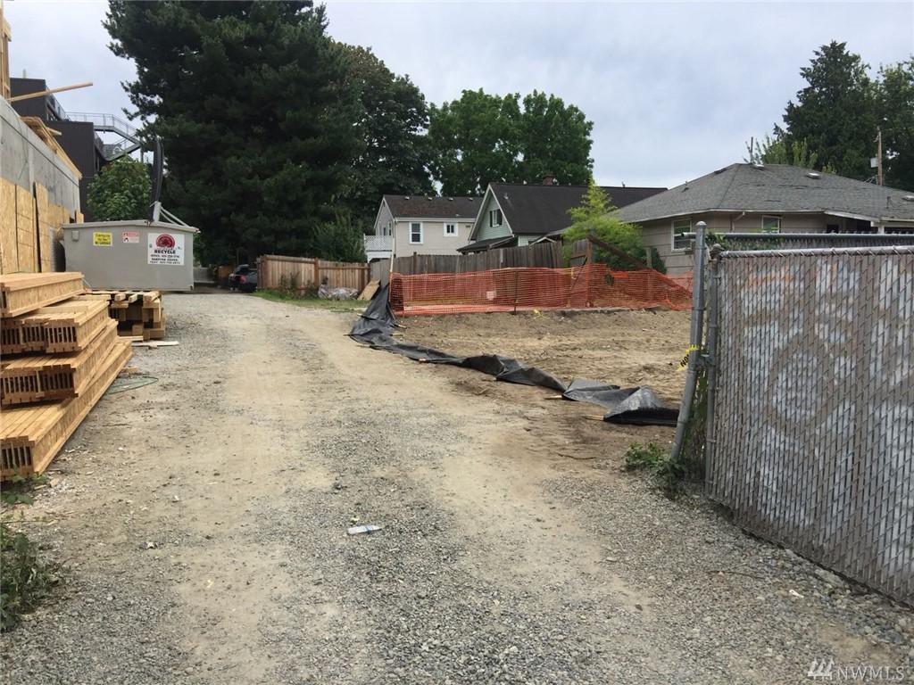 5634 Brooklyn Ave - Photo 1