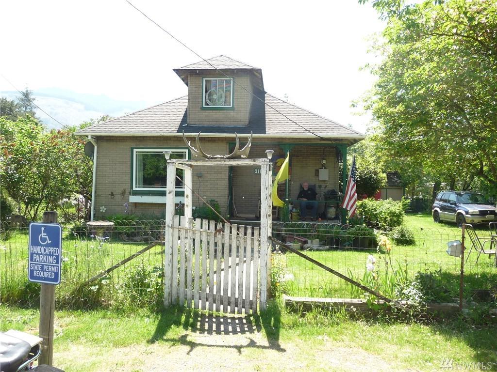 310 Lewis Ave - Photo 1