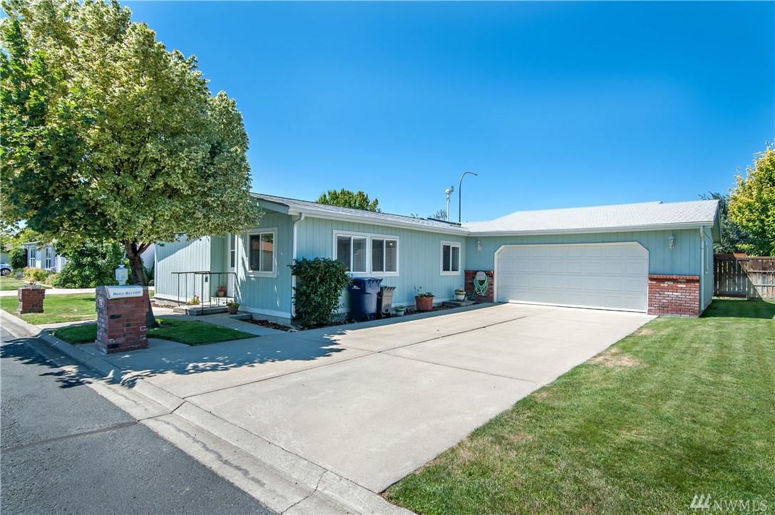 1100 Rosewood Dr - Photo 1
