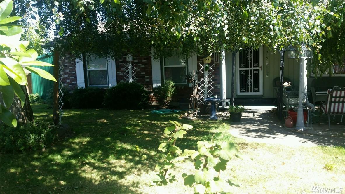 215 Ball St - Photo 1