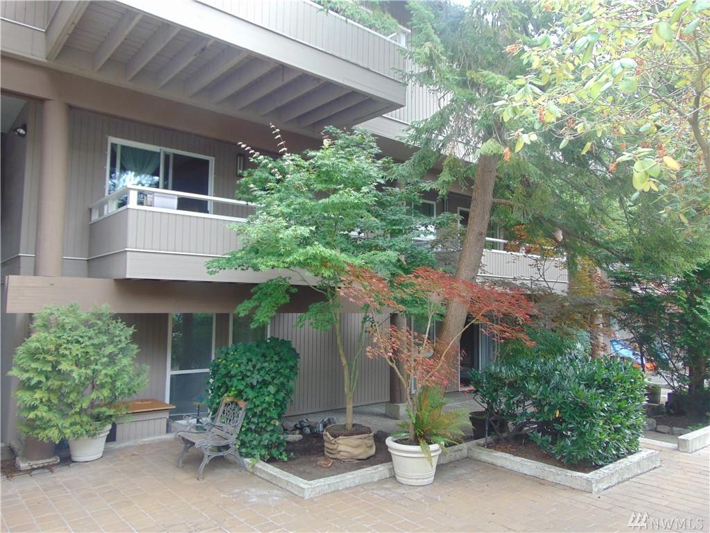 922 100th Ave - Photo 1