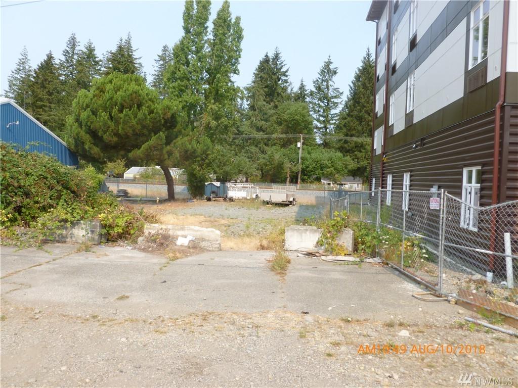 12706 Pacific Hwy - Photo 1