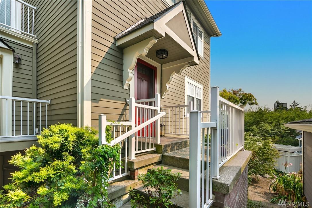 555 Ward St - Photo 1