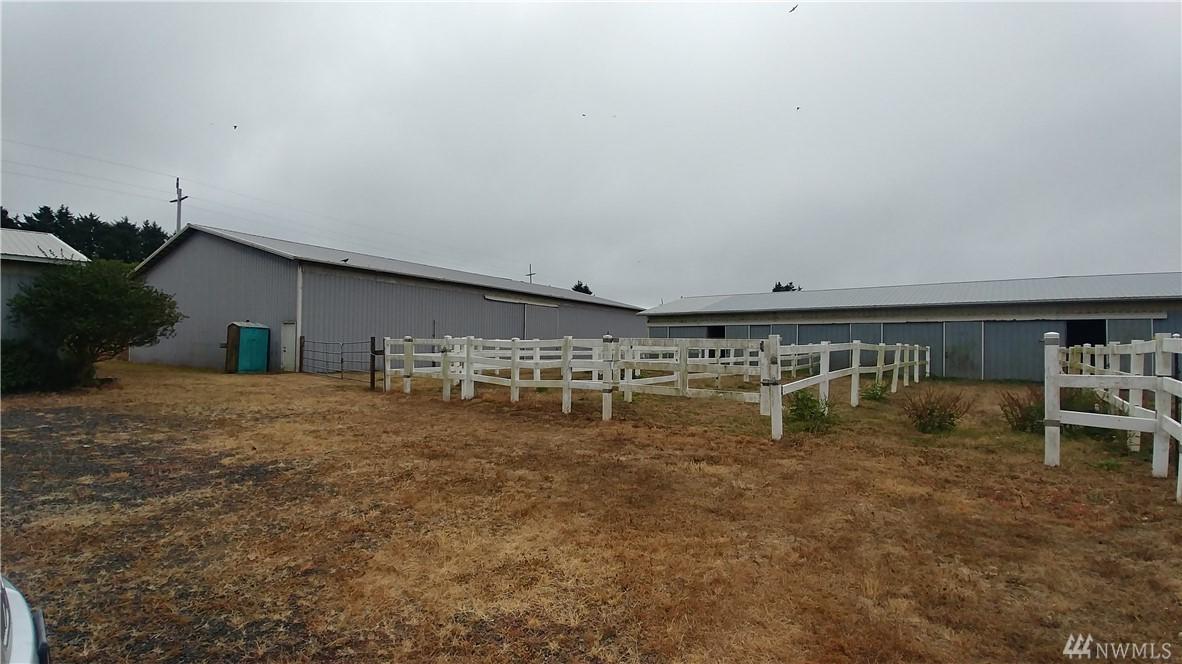 1044 Chester Ave - Photo 1